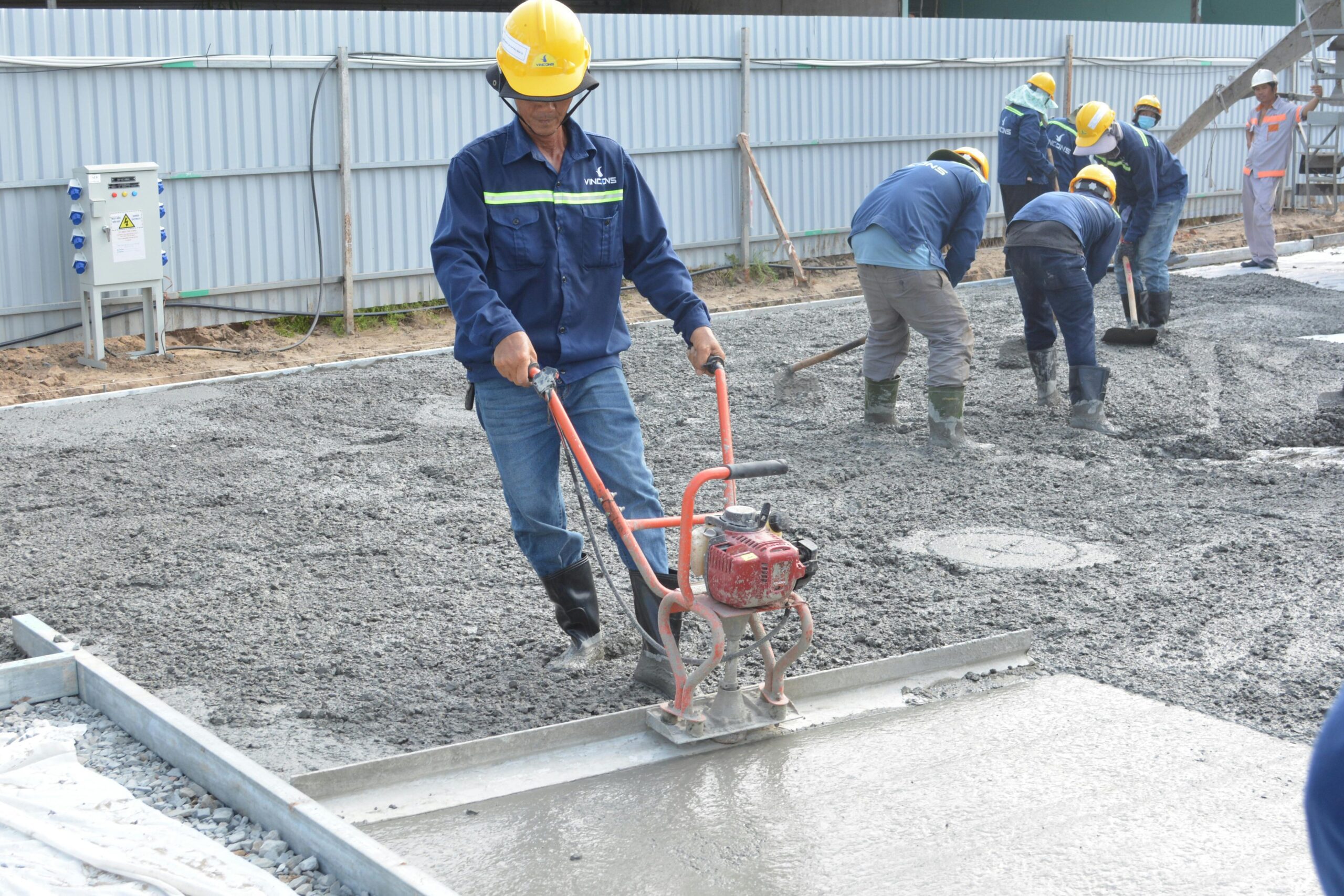 Concrete calculator used to estimate concrete volume for a slab pour